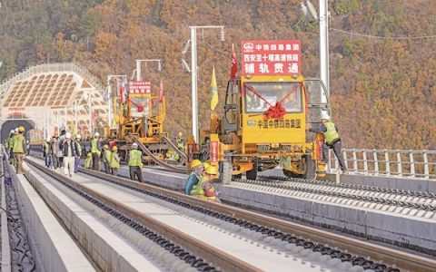 “西十高铁”全线铺轨完成 未来西安到武汉仅需2.5小时