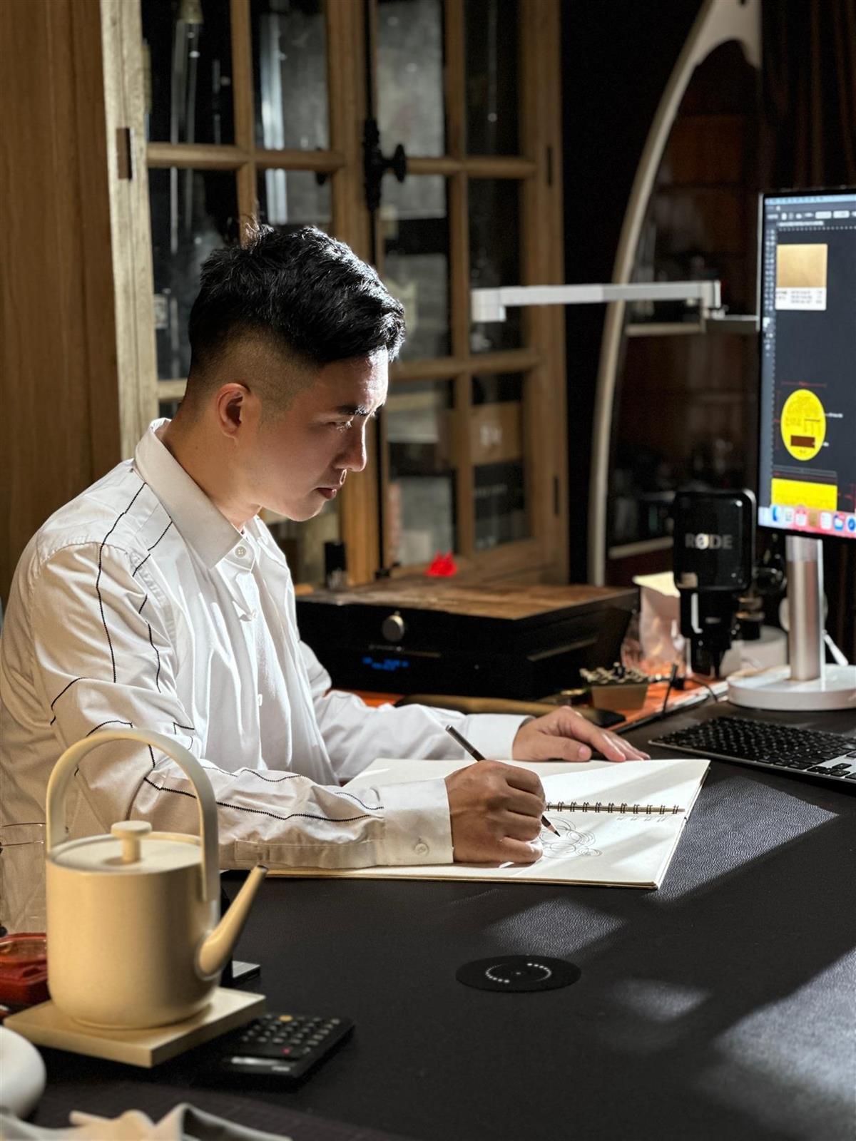 第6次与联合国合作，占了12生肖邮票“半壁江山”，“武汉伢”潘虎设计了联合国2026马年生肖票