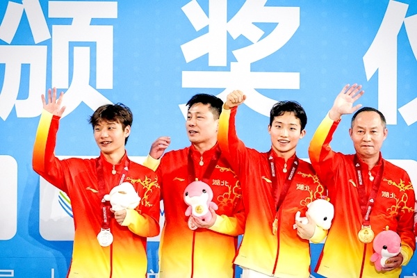 十五运跳水男子3米板湖北队包揽金银牌 王宗源加冕“双金王”