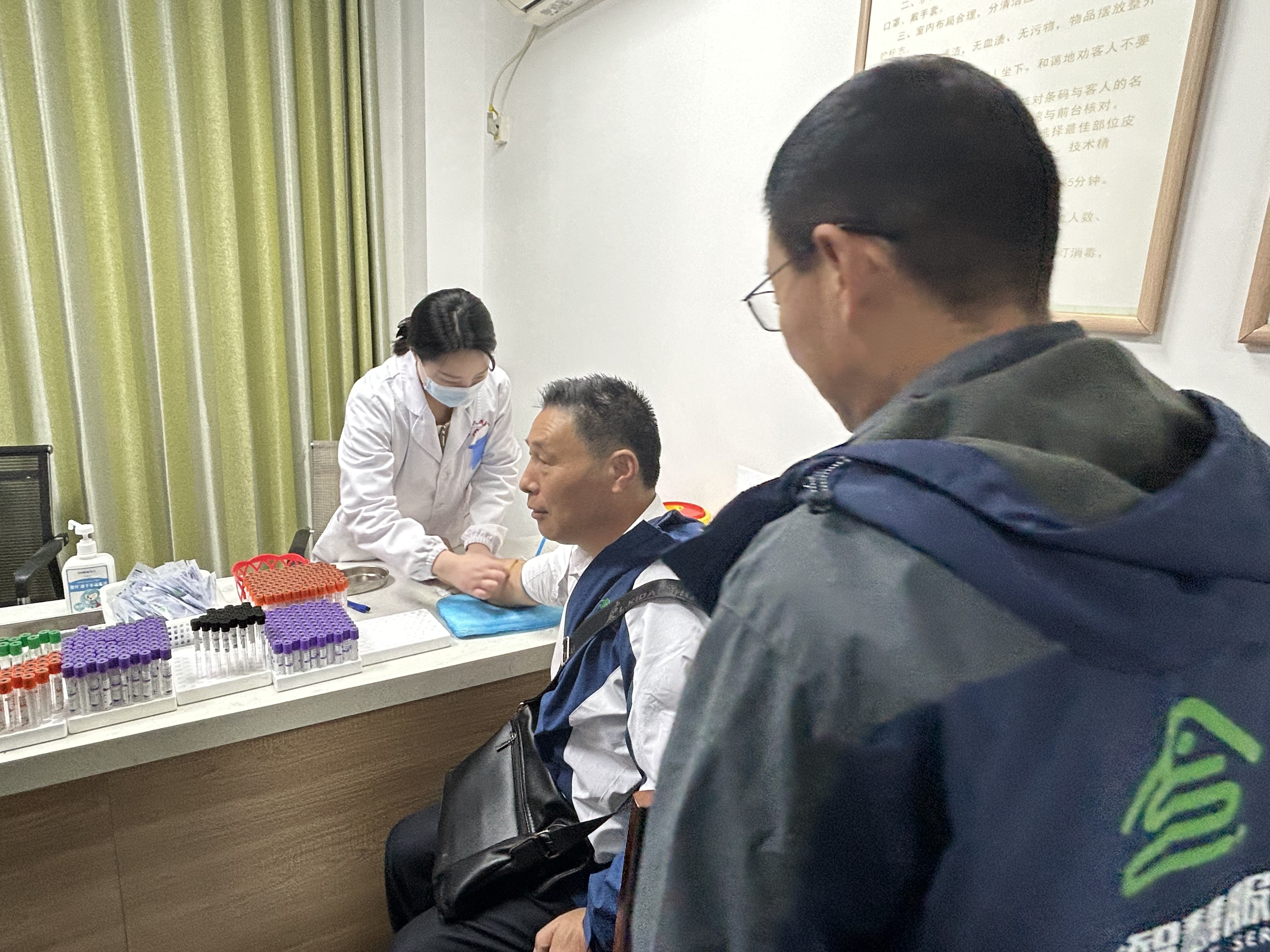 市总工会为百名新业态劳动者送上免费“健康礼包”