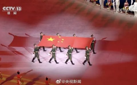 郑钦文担任旗手！十五运会开幕式湖北体育代表团亮相