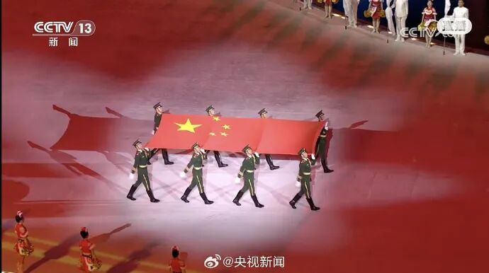 郑钦文担任旗手！十五运会开幕式湖北体育代表团亮相