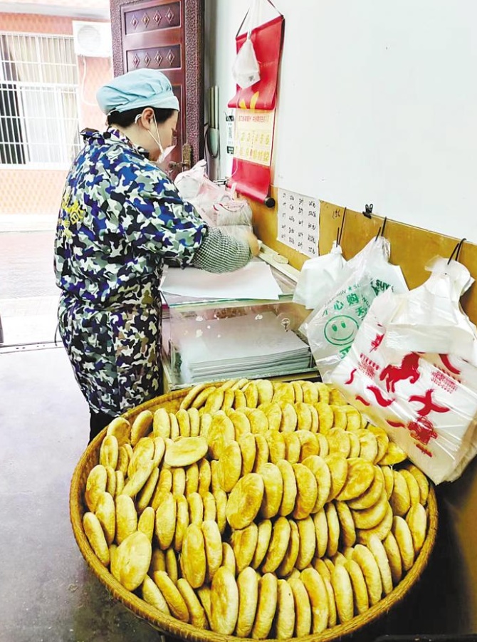 [荆楚网]美味在“县”丨潜江熊口酥饼：饼香不怕巷子深 第一口就“沦陷”了