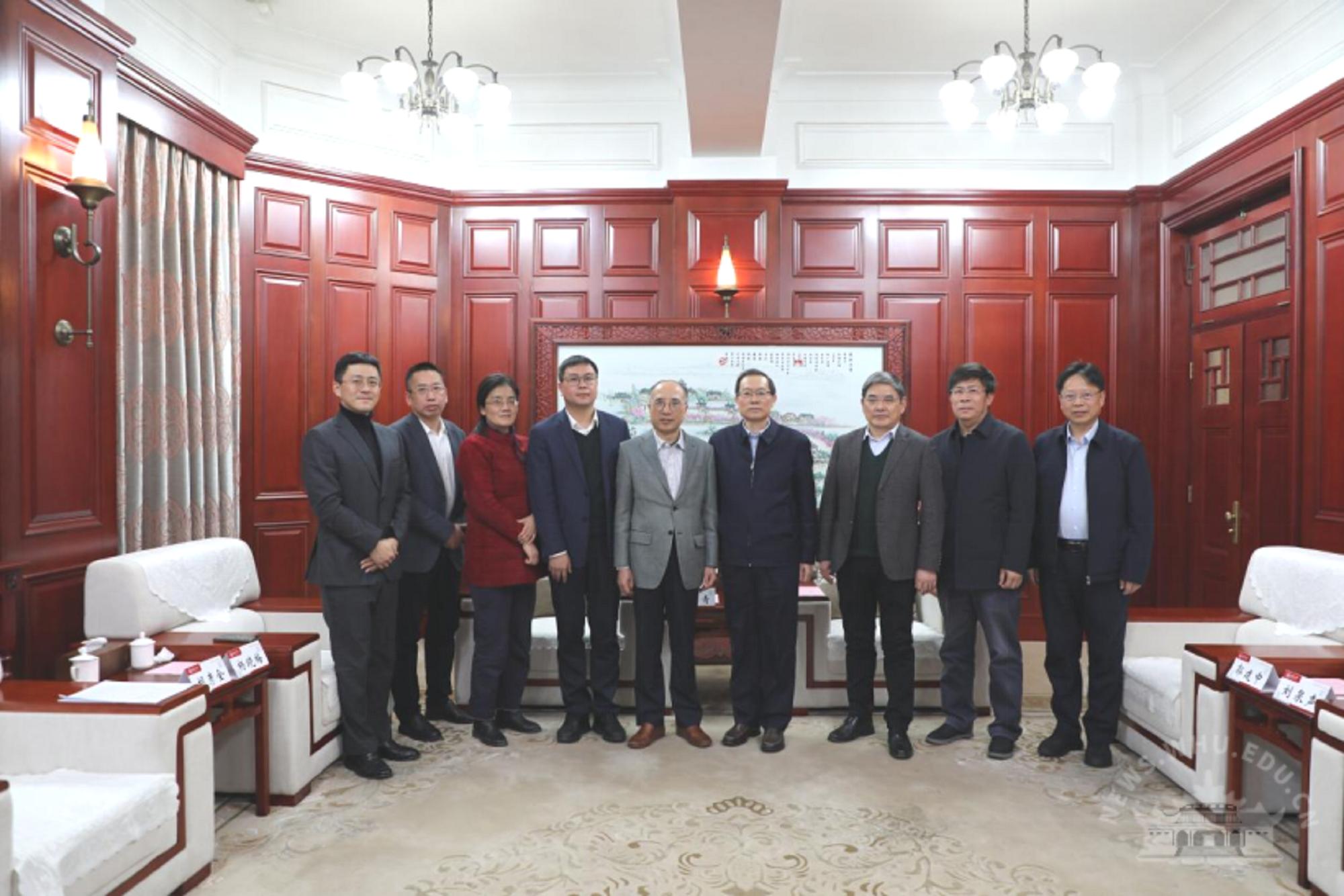 省政协副主席、致公党湖北省委会主委张柏青一行来校调研