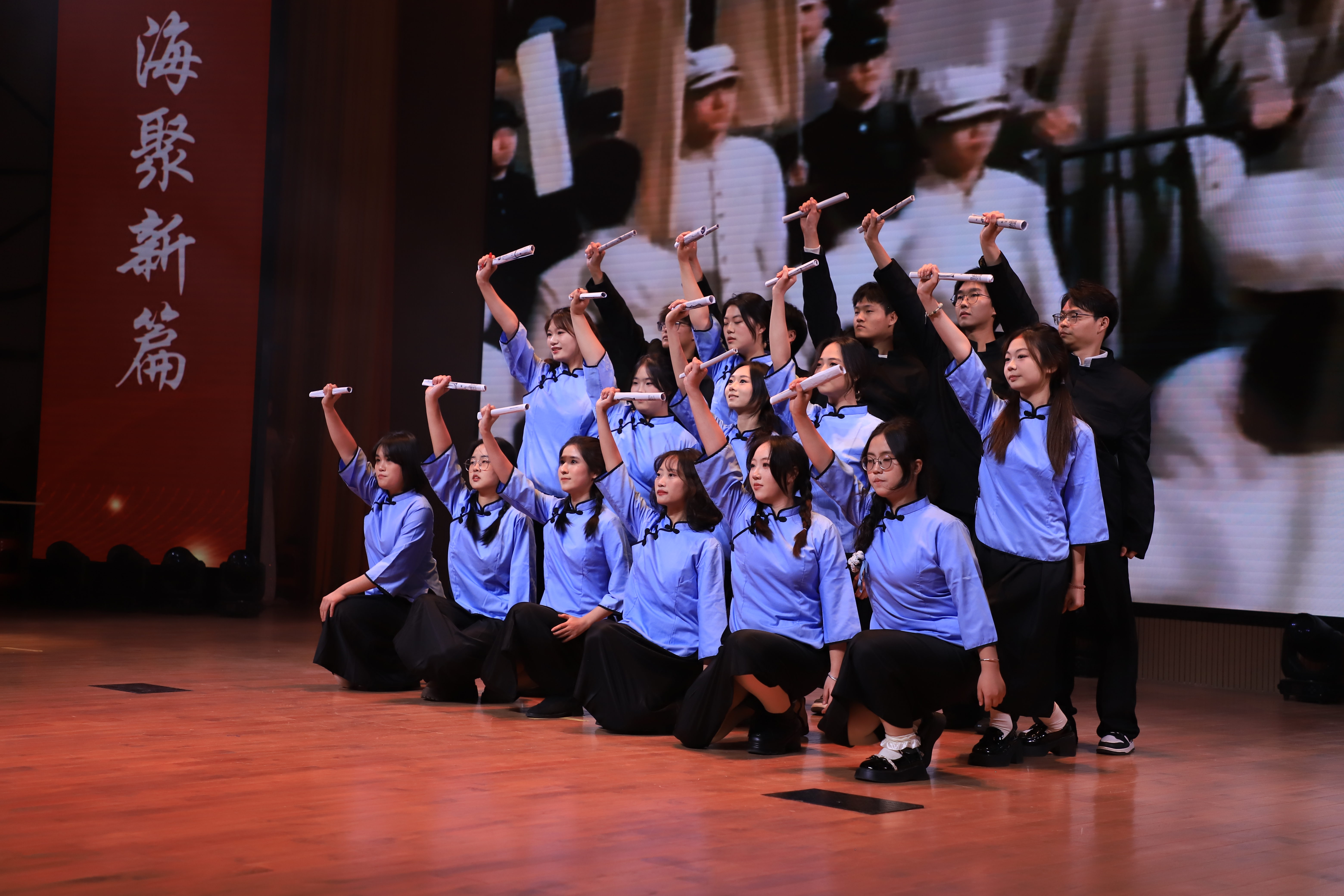 外国语学院举办2025年 “四海聚新篇，外语展风华”迎新暨年度优秀表彰晚会