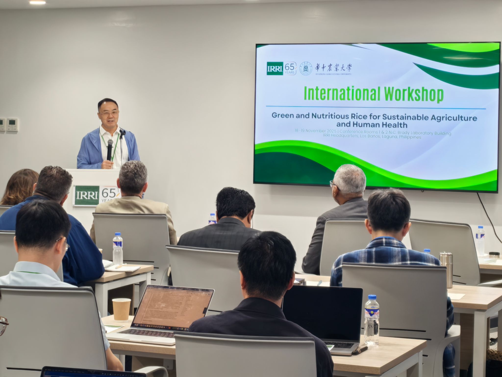 张启发院士率团赴国际水稻研究所参加国际研讨会