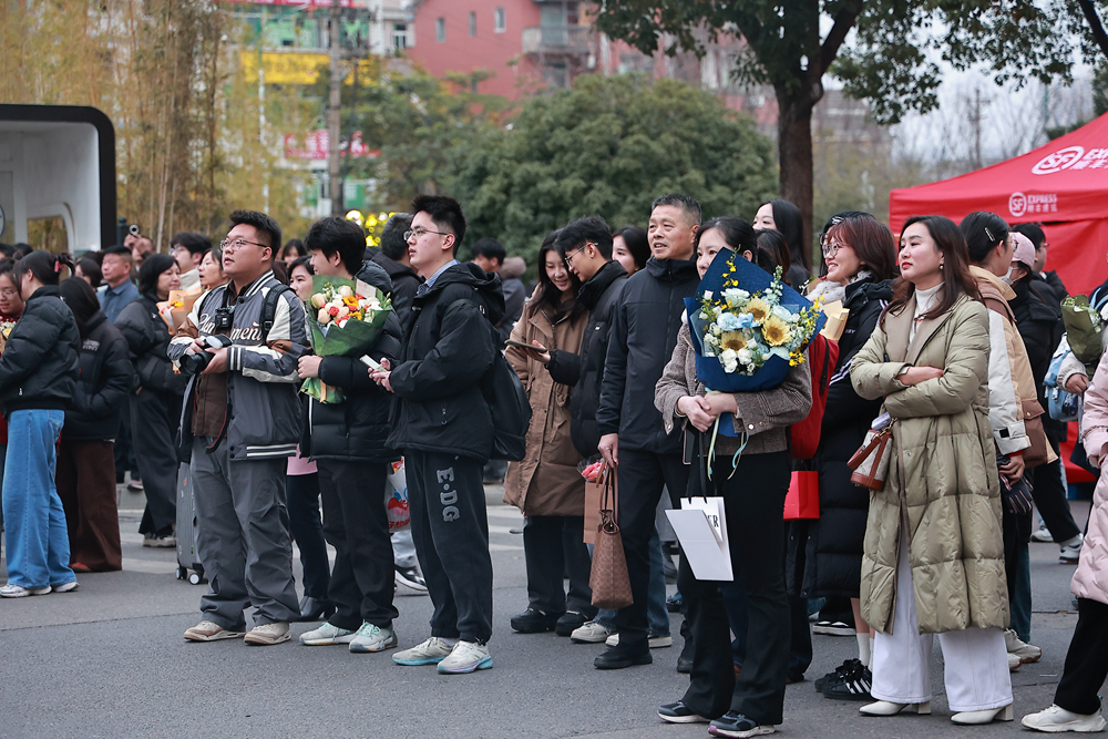 智能巡考全覆盖 暖心服务再升级 2026年研考工作顺利结束