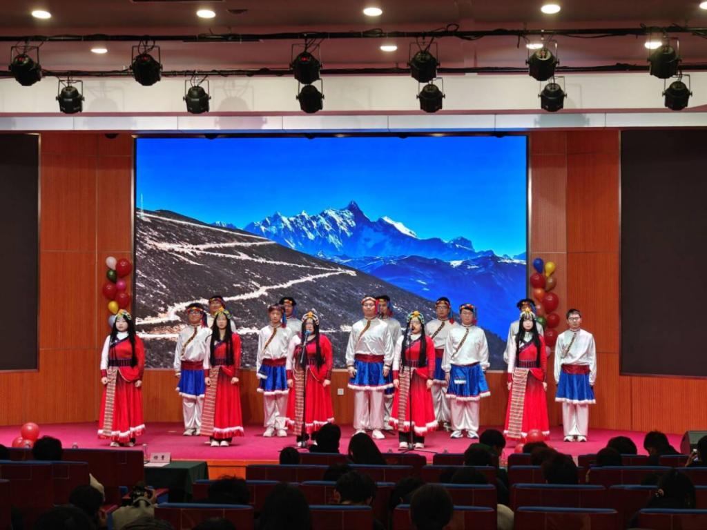 “匠心跃动 青春来电”——机电工程学院2026年元旦晚会圆满收官