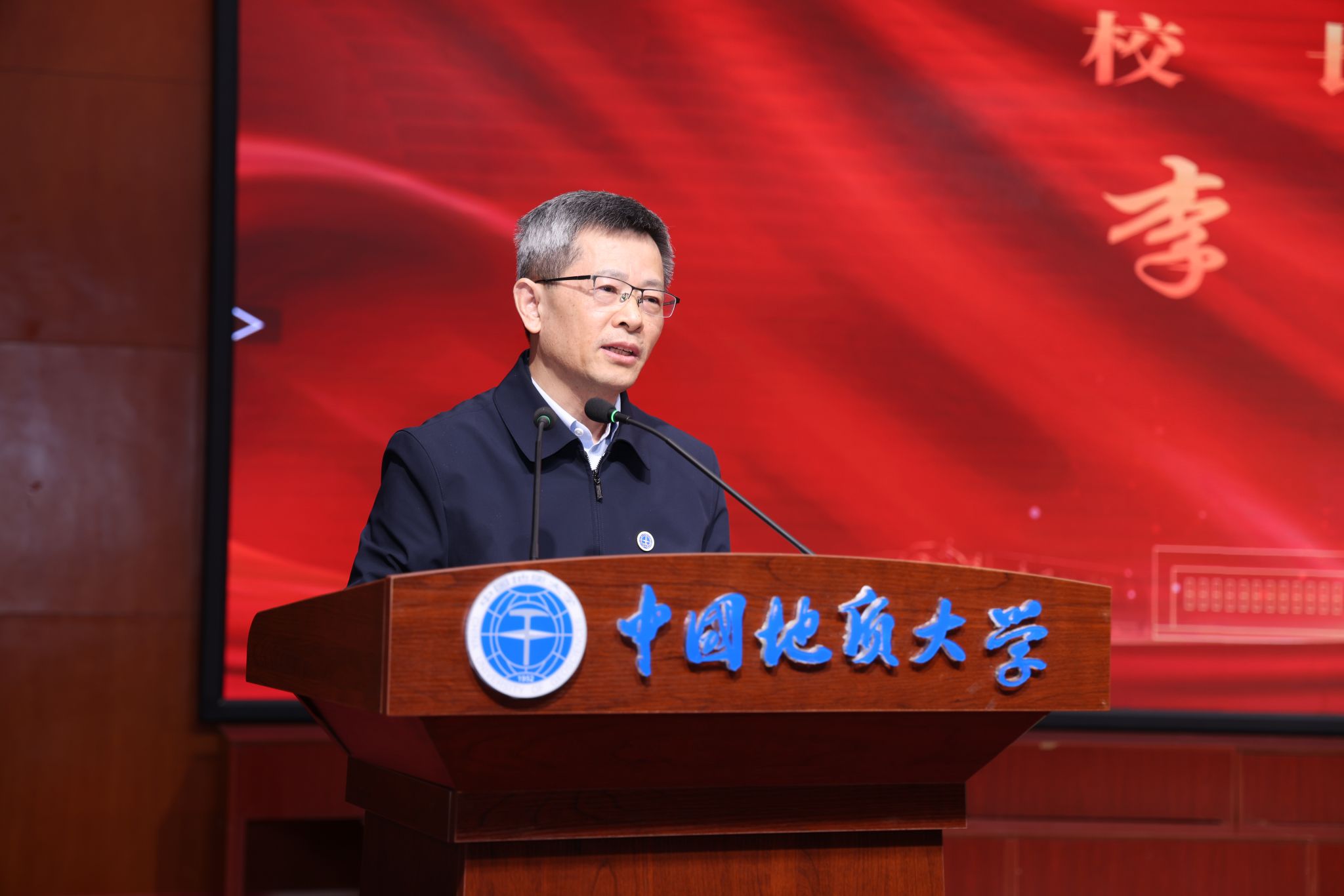 岁月流金，荣光闪耀：第七届教职工荣休典礼举行