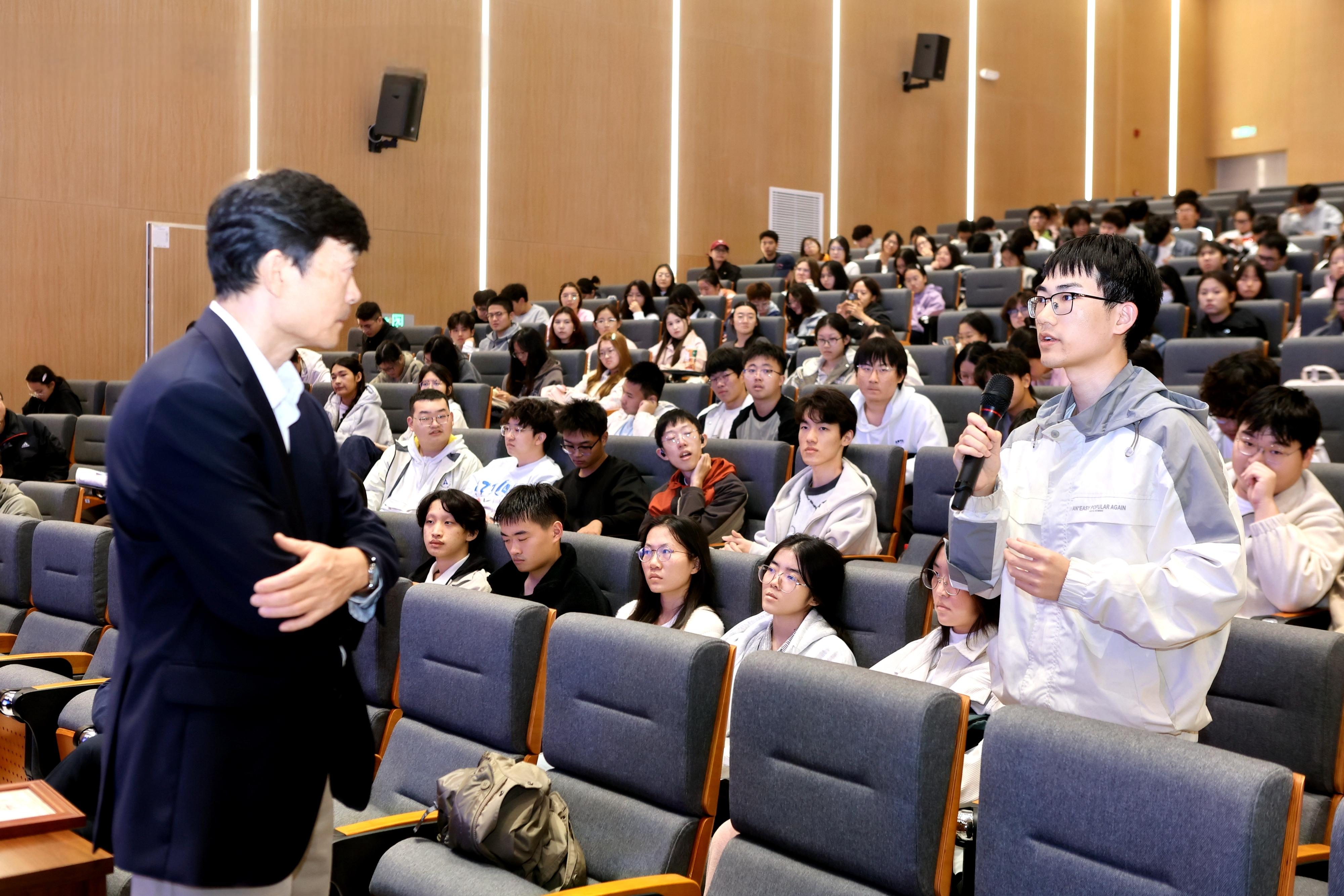 陈松蹊院士做客“中南大讲堂”之名家讲坛