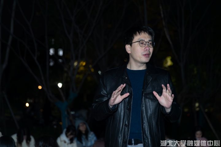 首期“求索”夜读会围读《论语》传经典