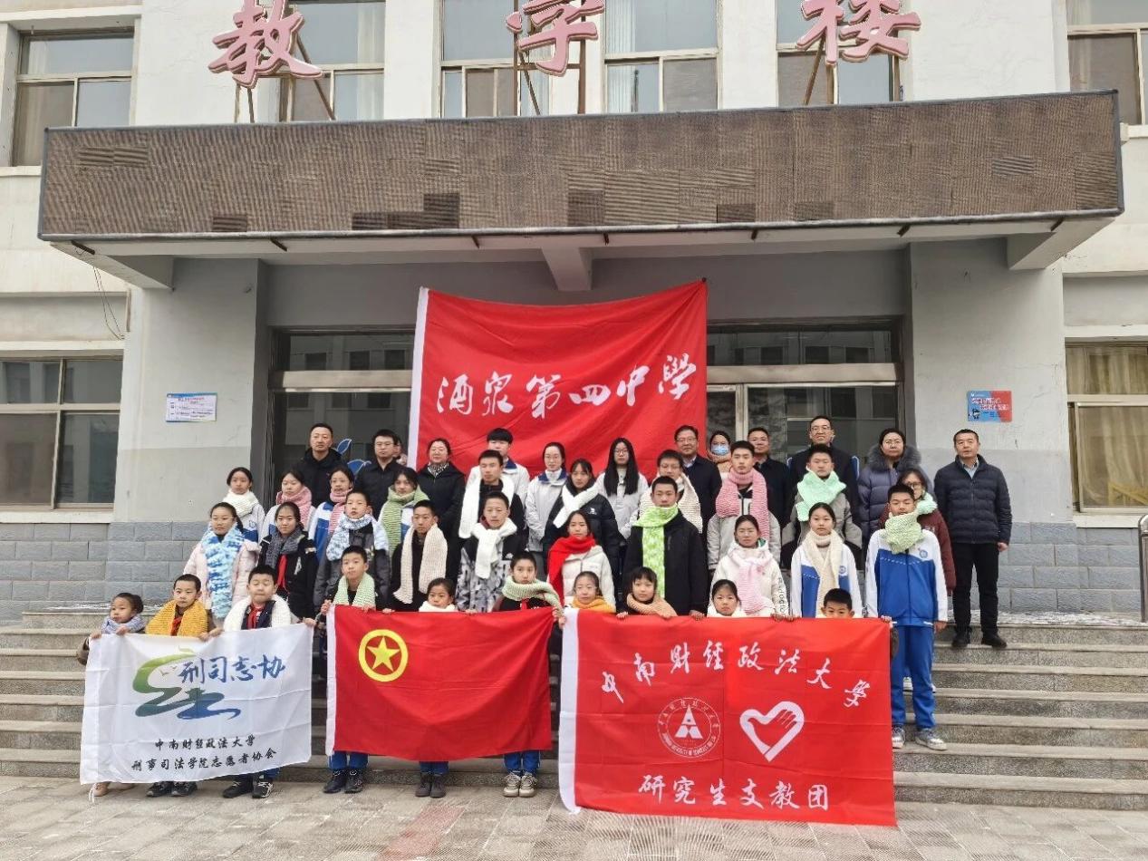 “线织赤诚”活动连续两年为远方学子编织冬日暖阳