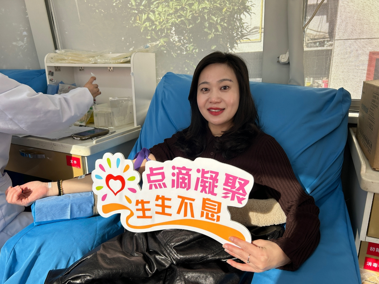 邻里同心聚大爱 热血温情暖园林