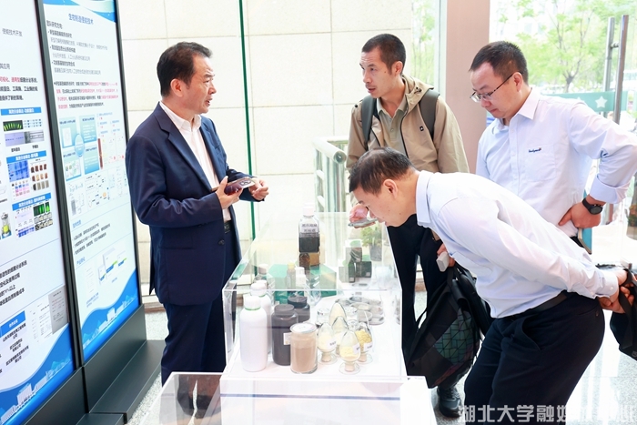 湖北省生物制造产业科产融合对接活动在湖北大学举行