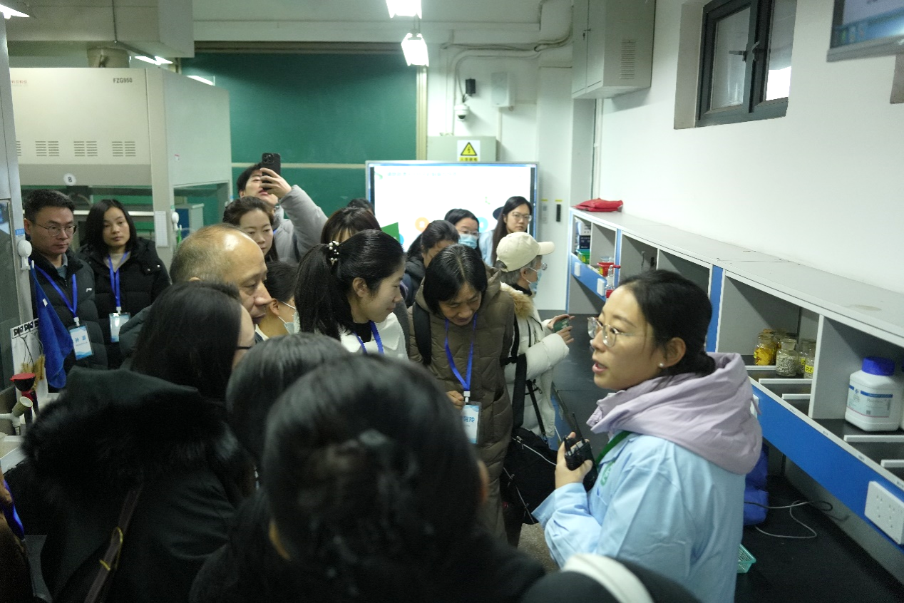实验教学坊走进化学学院实验室