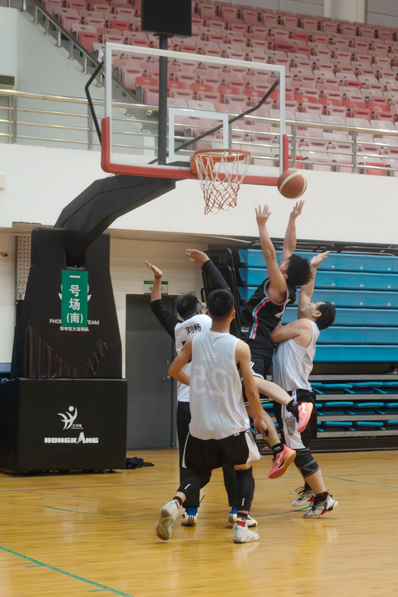 首届教职工三人制篮球赛落幕