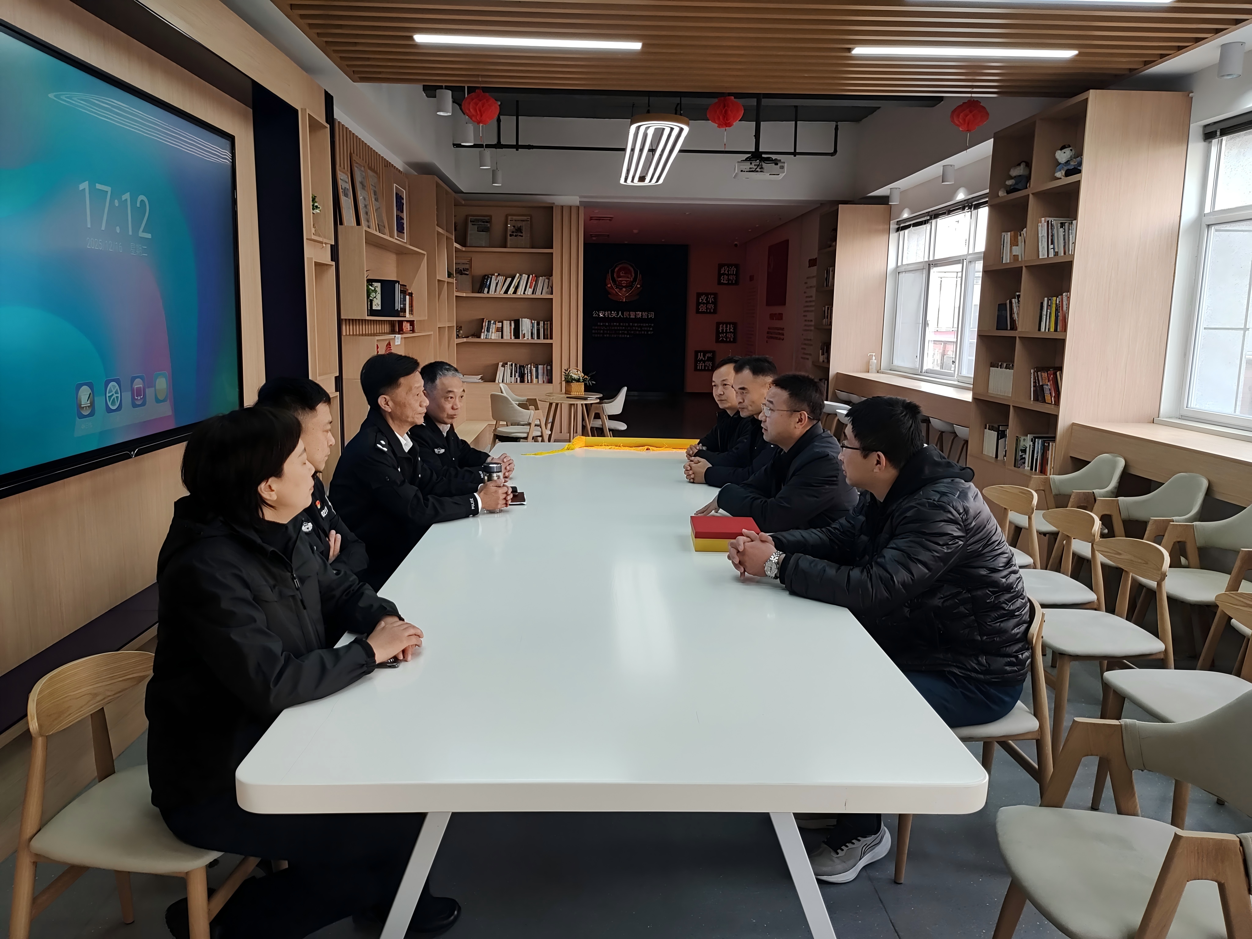 保卫部一行赴武汉市公安局东湖新技术开发区分局走访交流