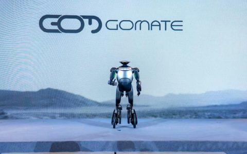 把汽车具身智能大脑装进机器人身体 东风汽车人形机器人明年上岗