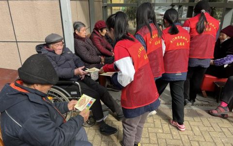 马昌湖社区：暖心活动助“银龄族”学垃圾分类