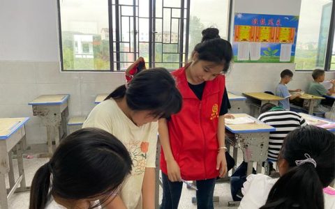 江汉义工开设“美丽课堂” 助女性志愿者妆点风采