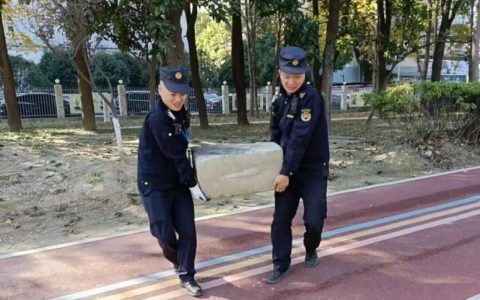 从“海军蓝”到“城管蓝”——记市城市管理执法局退役军人刘伟华