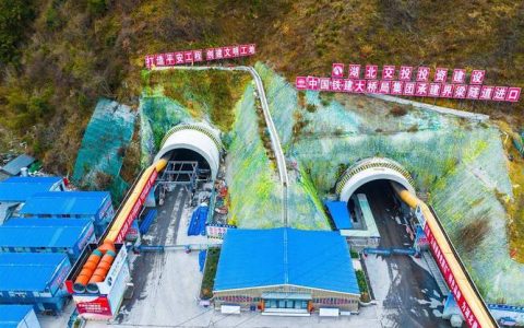 穿越复杂地质！十巫南高速全线最长隧道左幅贯通