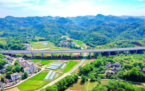 铺就乡村振兴“幸福路”