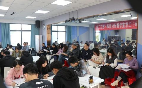 黄冈名师赴枝江开展跨区域送教活动