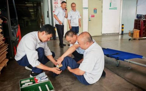 咸安区烟草专卖局开展特种设备安全应急演练