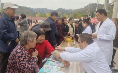 通山医保服务进乡村  惠民政策暖人心