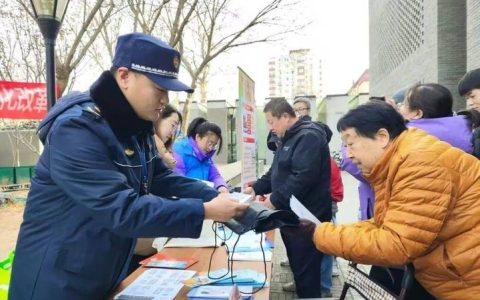 市城市管理执法局开展国家宪法日普法宣传活动