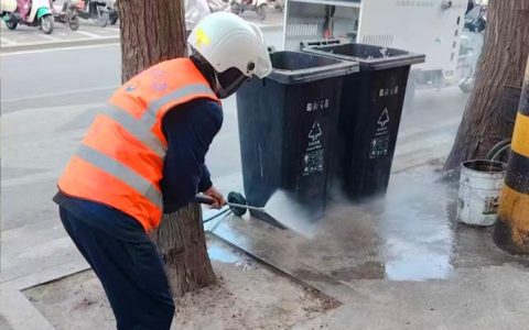 潜江环卫“百日攻坚”啃下环境“硬骨头”