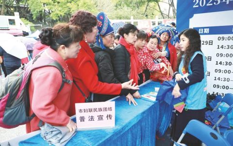 文艺普法接地气 现场咨询解疑惑