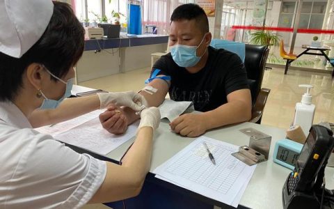 襄阳两名危重病人急需稀有血急救 “熊猫侠”跨城驰援献热血