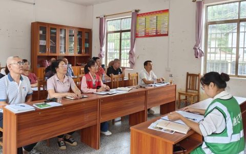 英山县纪委将课堂搬到基层一线