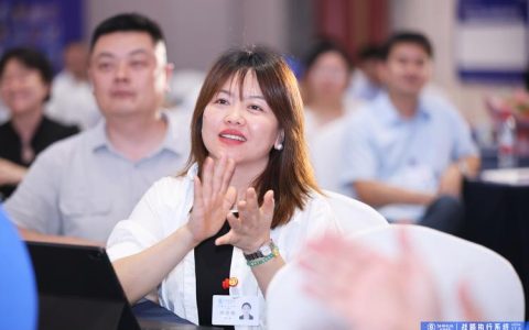 【“三百”课程第六期第七讲】财能科技创始人成艳华为中南财经政法大学学子讲授“AI时代数智变革重塑财务新格局”