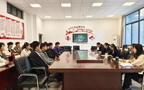 倾听新声 共话发展——学校召开学生代表座谈会  践行以生为本理念