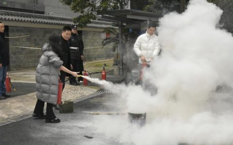 市退役军人事务局开展消防安全培训和实操演练