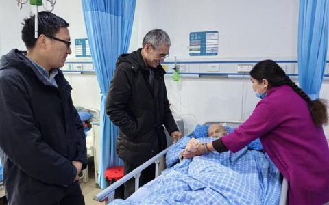 湖北理工学院离退休党总支部走访慰问异地退休老教师