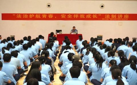 黄梅五中组织开展法治安全专题教育讲座