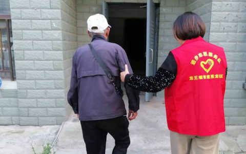 开展定期探访与生活帮扶相结合 咸安全力织牢独居老年人“关爱网”