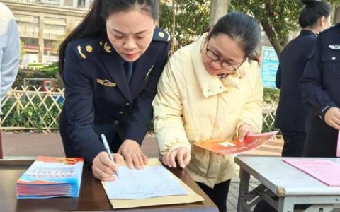 市城管执法局开展“宪法宣传周”活动