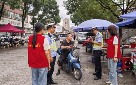 弘扬志愿精神 共筑平安交通 市交通运输局开展道路交通安全宣传