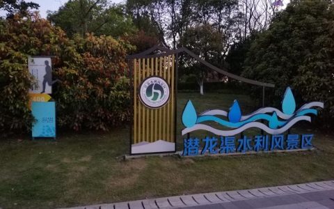 潜江：“橙”风破浪 洁净家园