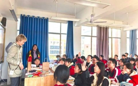 咸宁市委外办组织开展志愿服务活动 搭建联通世界文化的桥梁