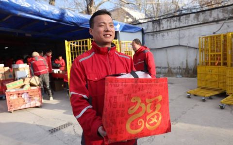 咸宁市快递行业协会为快递小哥送去法治“礼包”