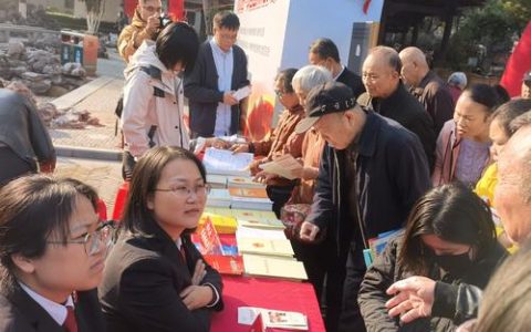 通城县烟草专卖局大力开展宪法宣传周活动