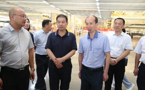 住荆省政协委员调研荆州经济社会发展情况