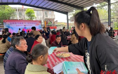 志愿服务“搭台”　民生需求“唱戏”