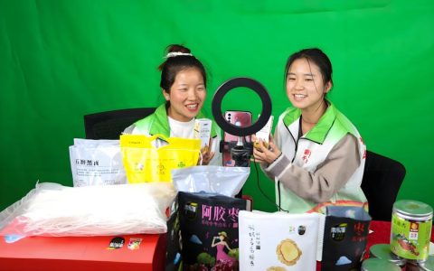 直播带货助力 嘉鱼蔬菜“线上走俏”